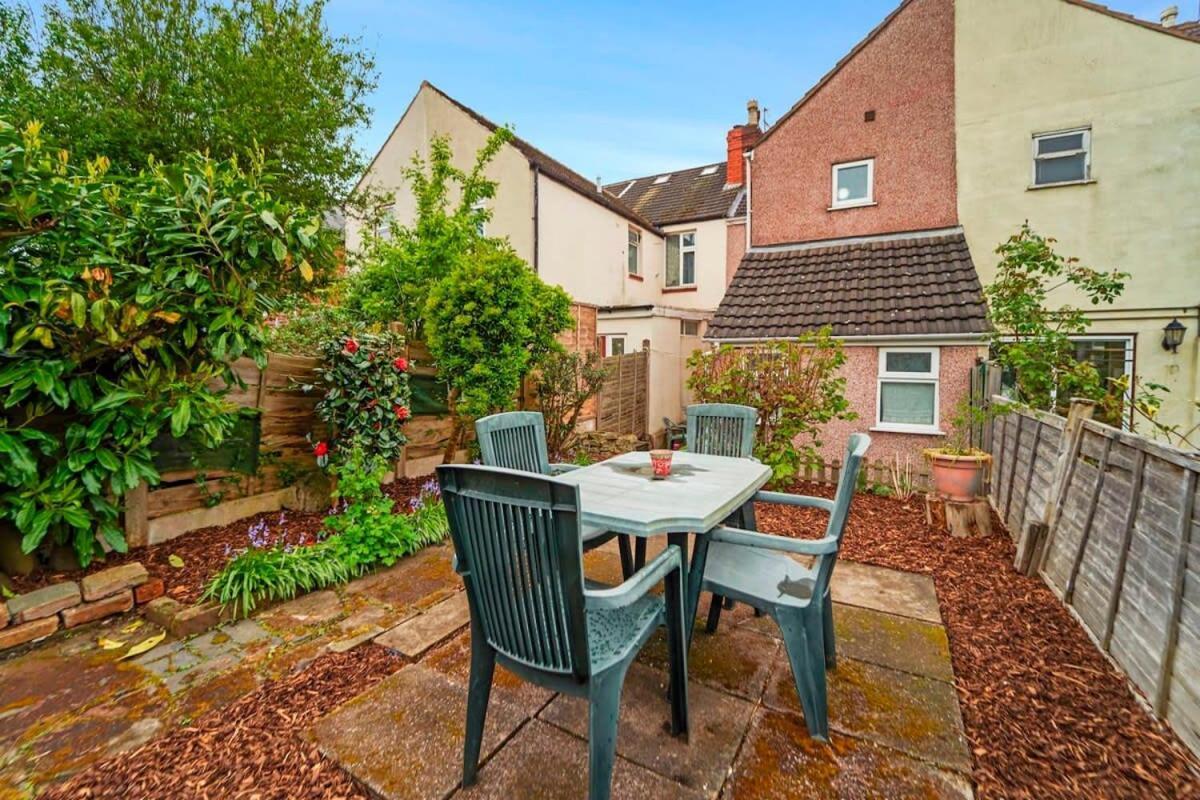 4 Bed Homely Retreat - Wolverhampton Exterior foto